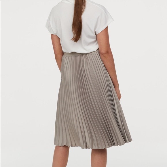 Dark Green Pleated Skirt - Picture 5 of 6